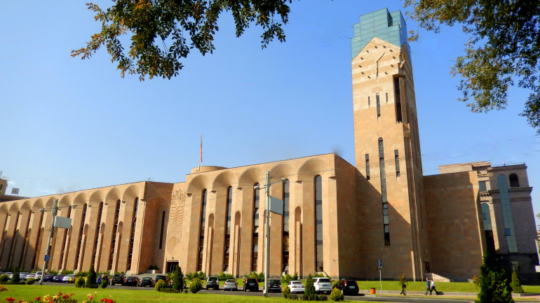 yerevan-city-hall-1-15-770x_